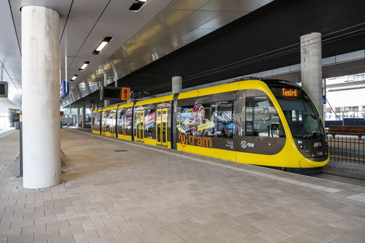 2-Tramstation-bij-Utrecht-Centraal